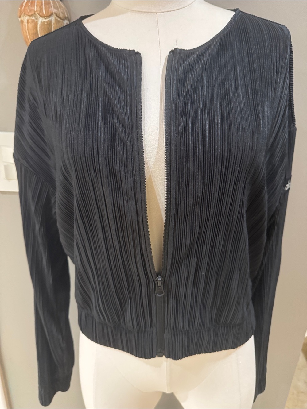 Alo Black Pleated Zip-Front Top - Picture 2 of 9
